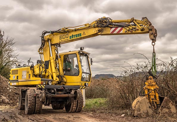 推土机保养:从新手到行家的进阶之路